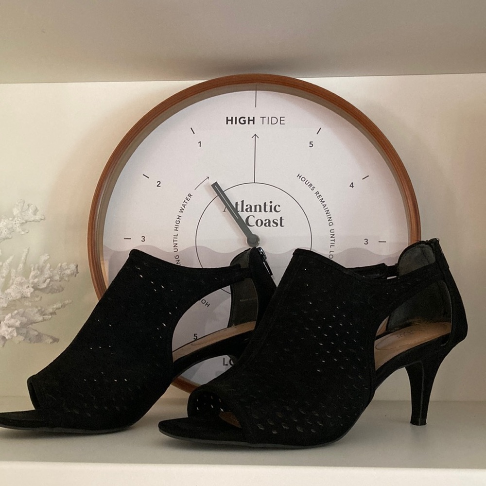 Style & Co Women’s Open Toe Suede Shoe